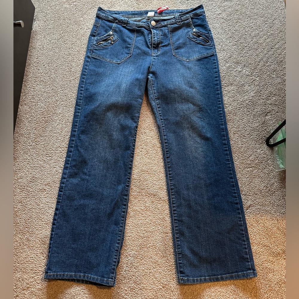 Women’s 18W I.Q. & Company Jeans (missing front pocket zipper pull).